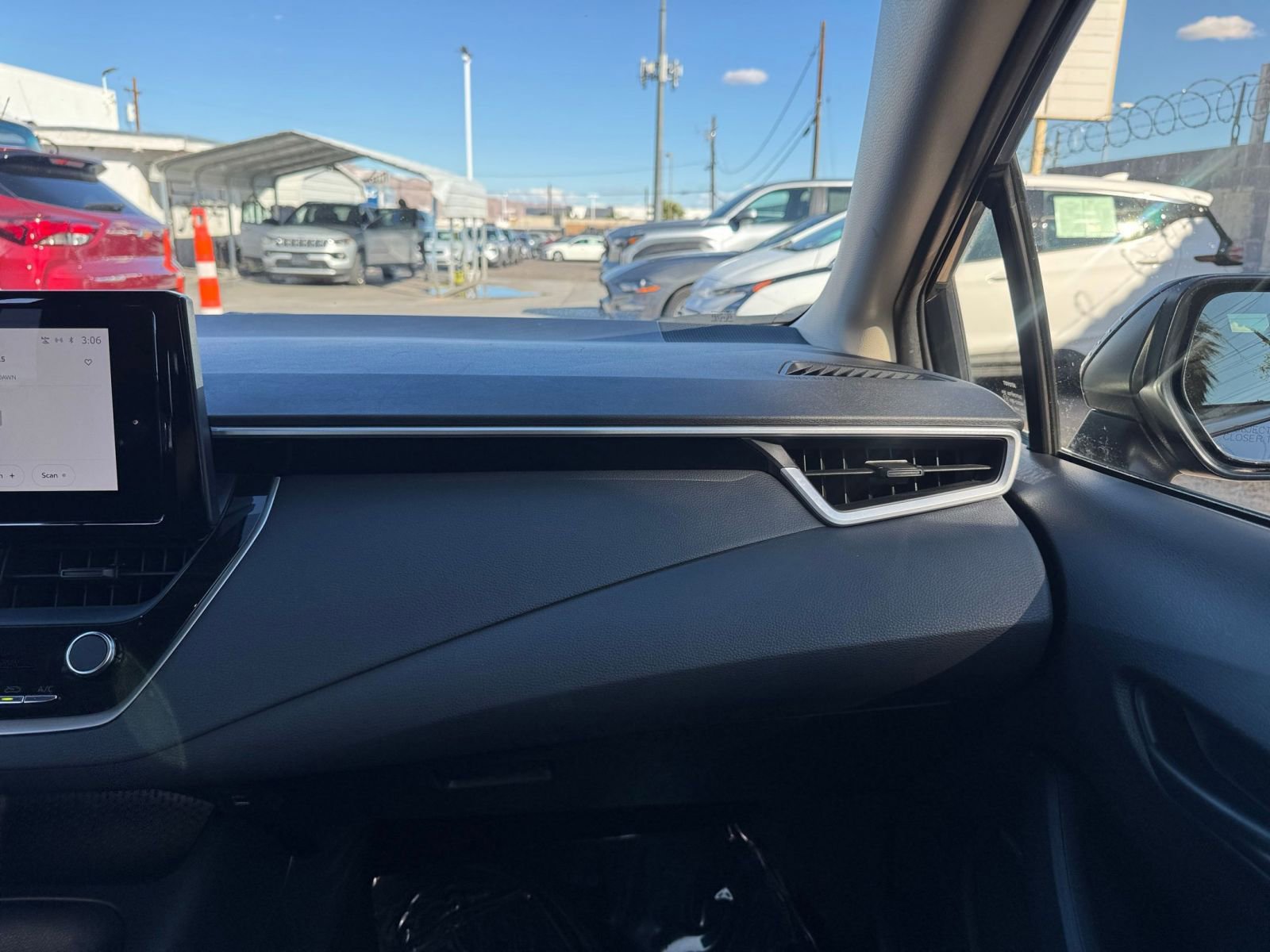 Thumbnail: 2025 Toyota Corolla - 33