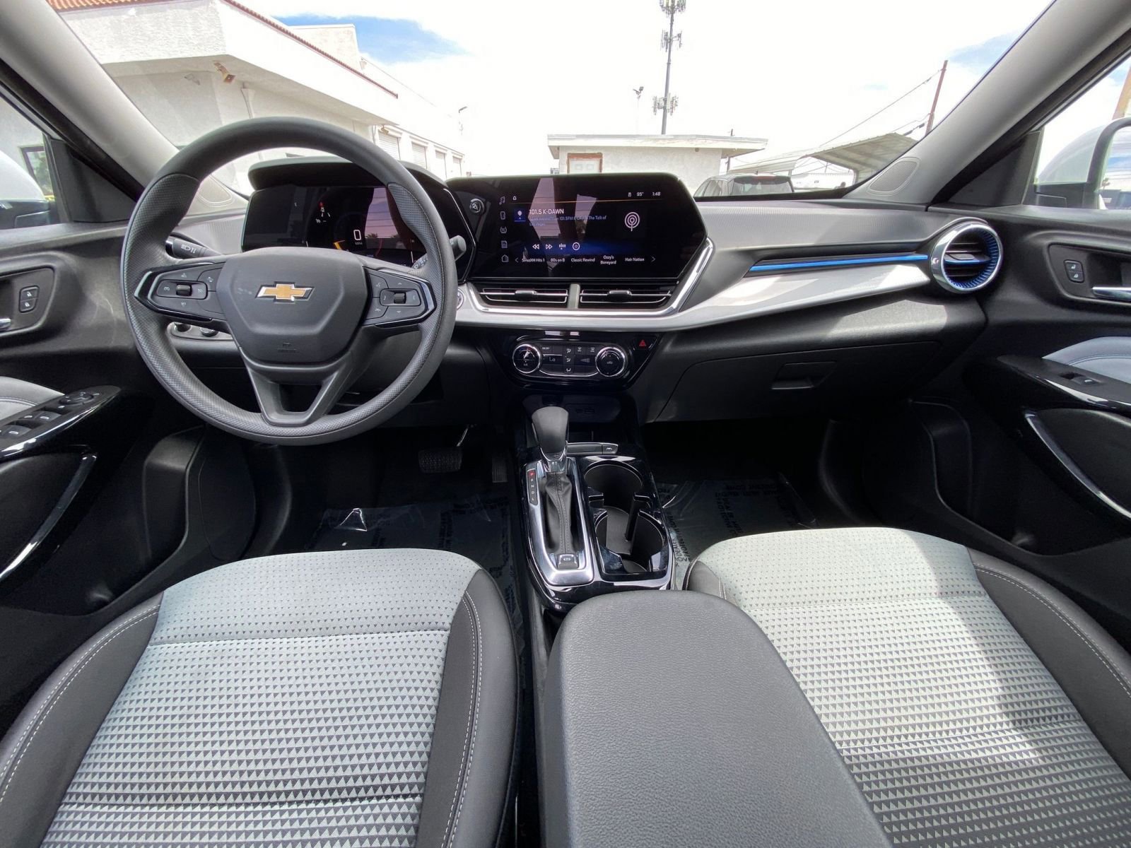 Thumbnail: 2025 Chevrolet Trax - 32