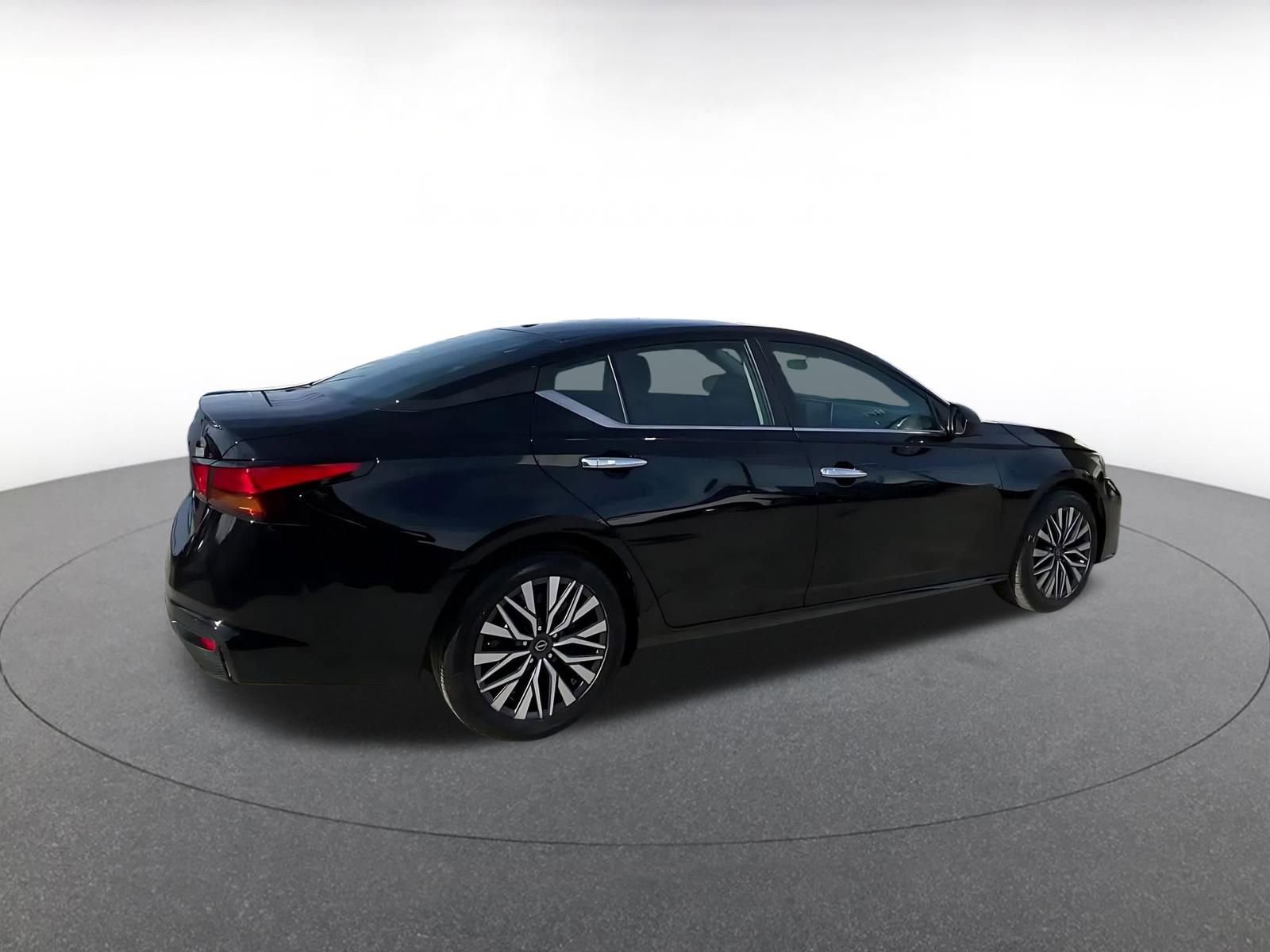 Thumbnail: 2025 Nissan Altima - 14