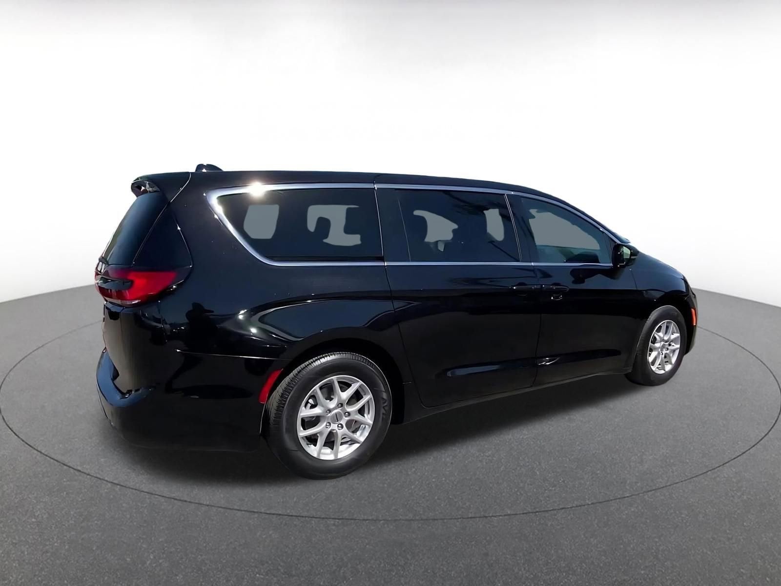 Thumbnail: 2025 Chrysler Pacifica - 15