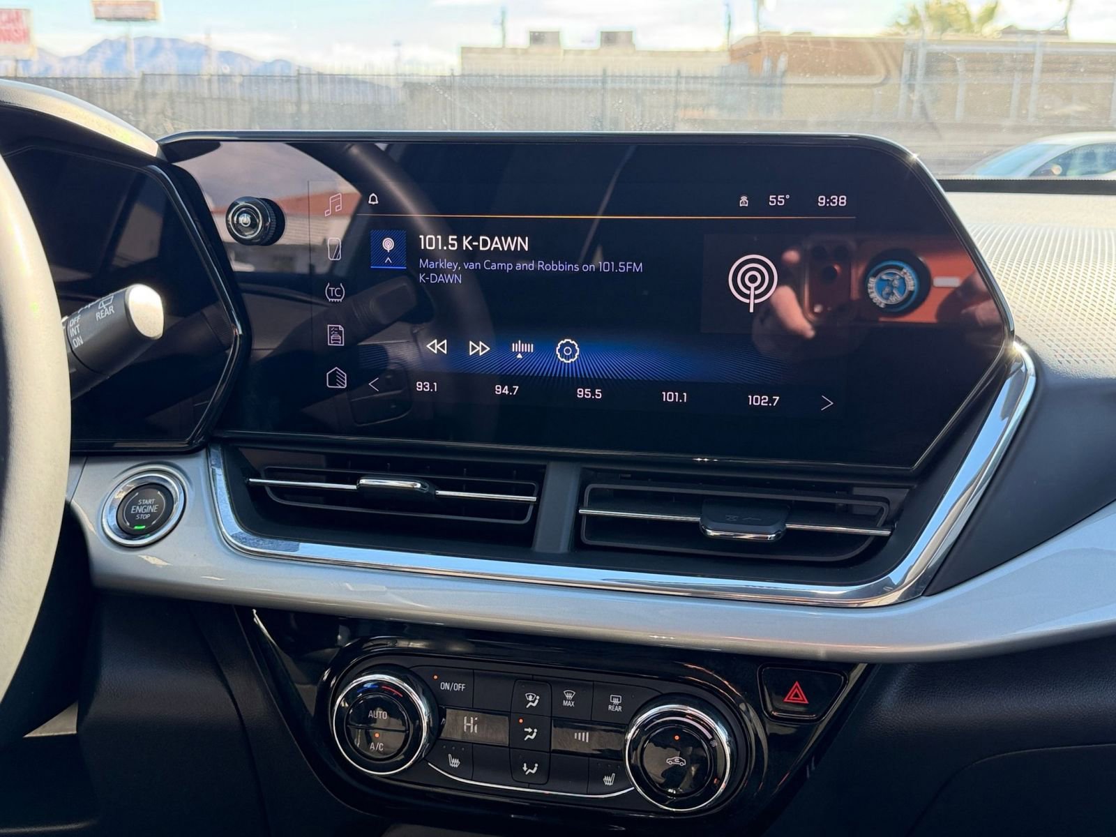 Thumbnail: 2025 Chevrolet Trax - 17