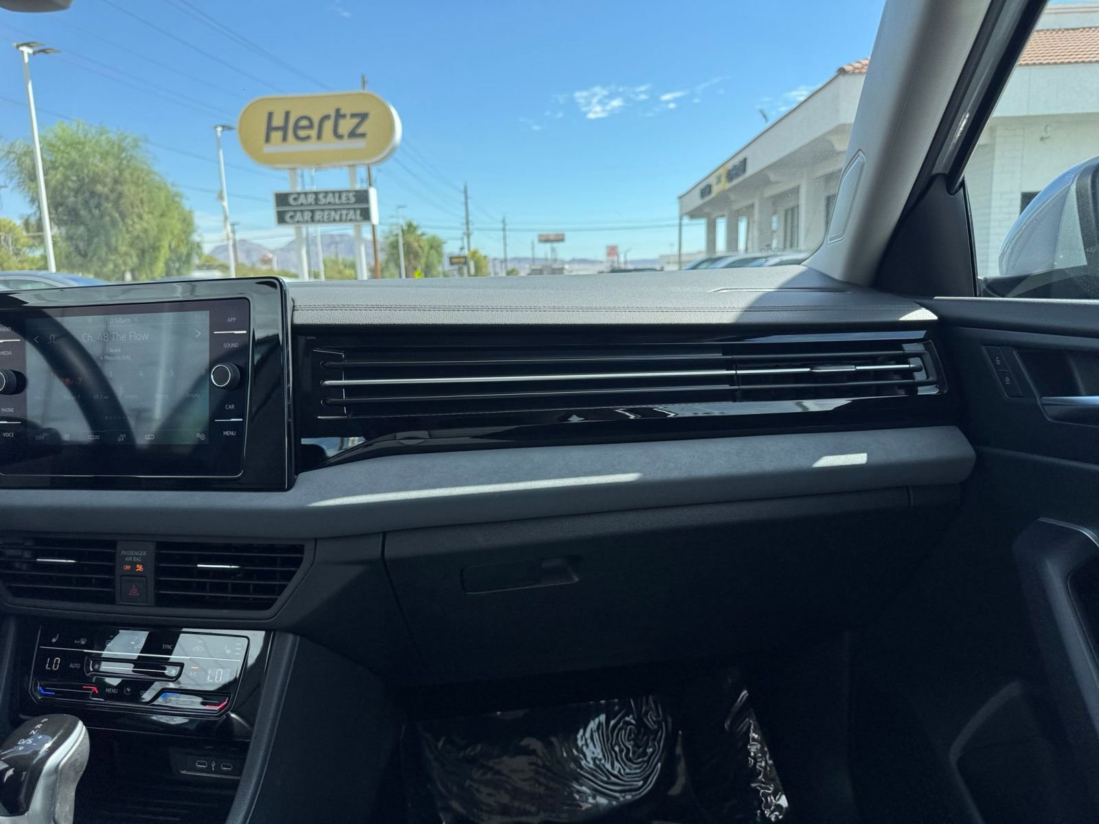 Thumbnail: 2025 Volkswagen Jetta - 33