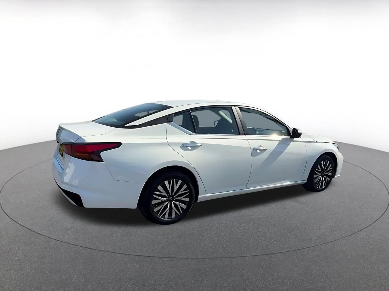 Thumbnail: 2025 Nissan Altima - 15