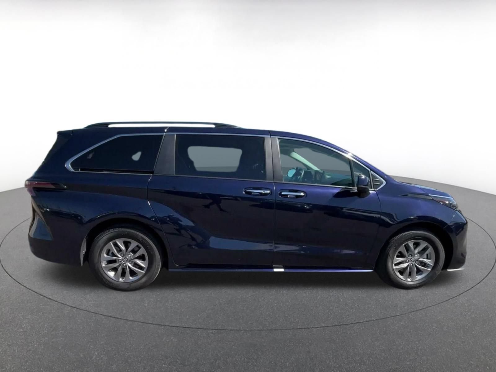 Thumbnail: 2025 Toyota Sienna - 15