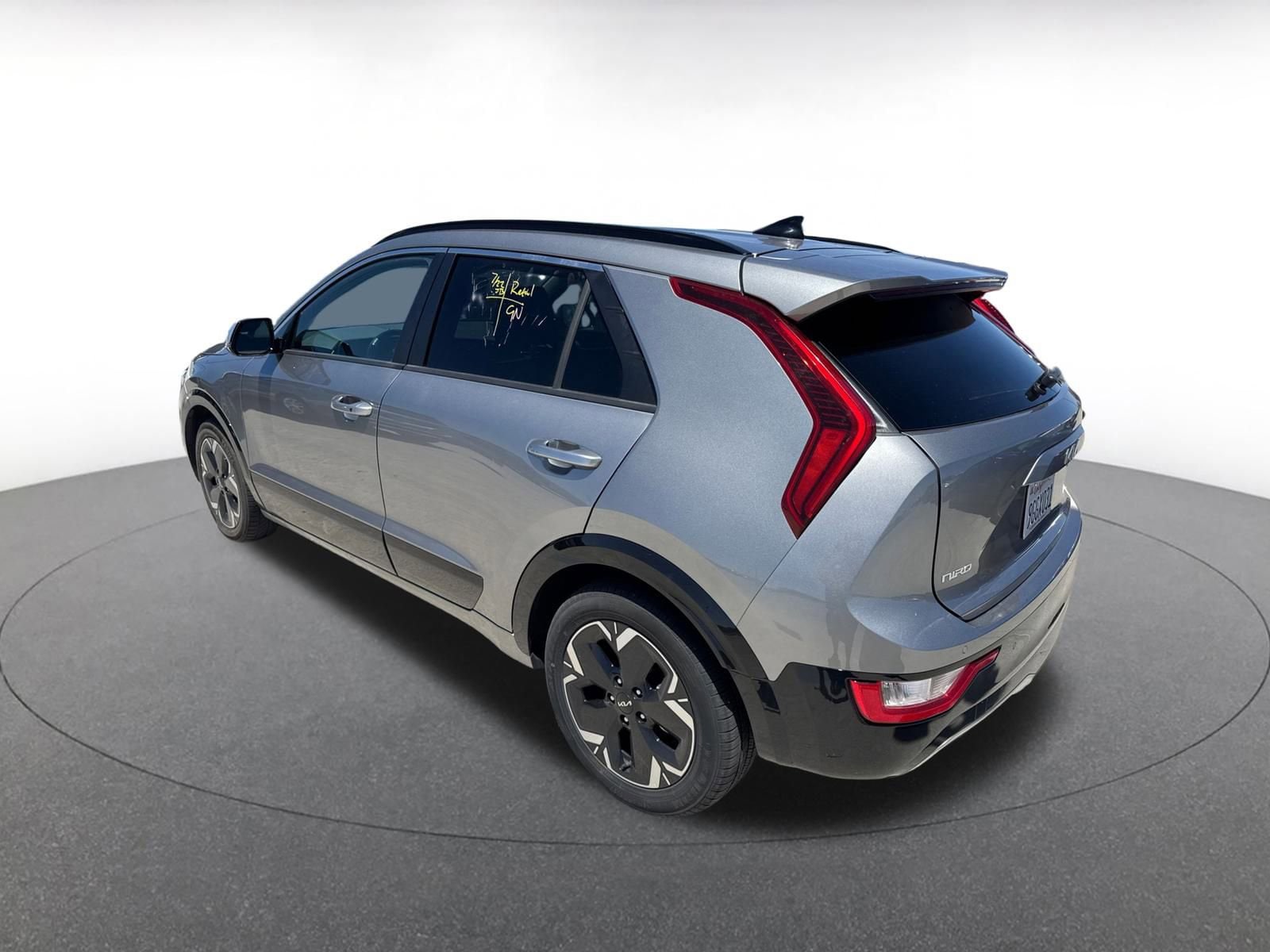 Thumbnail: 2023 Kia Niro - 4