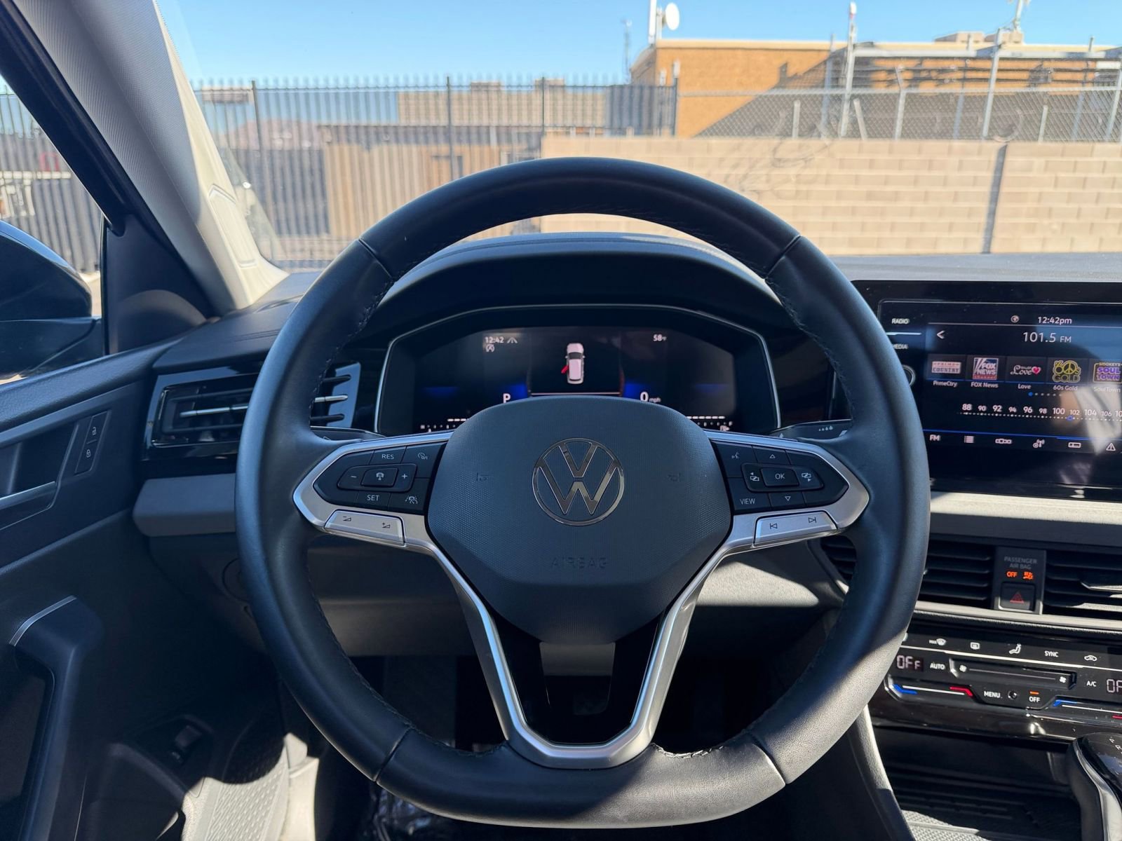 Thumbnail: 2025 Volkswagen Jetta - 32