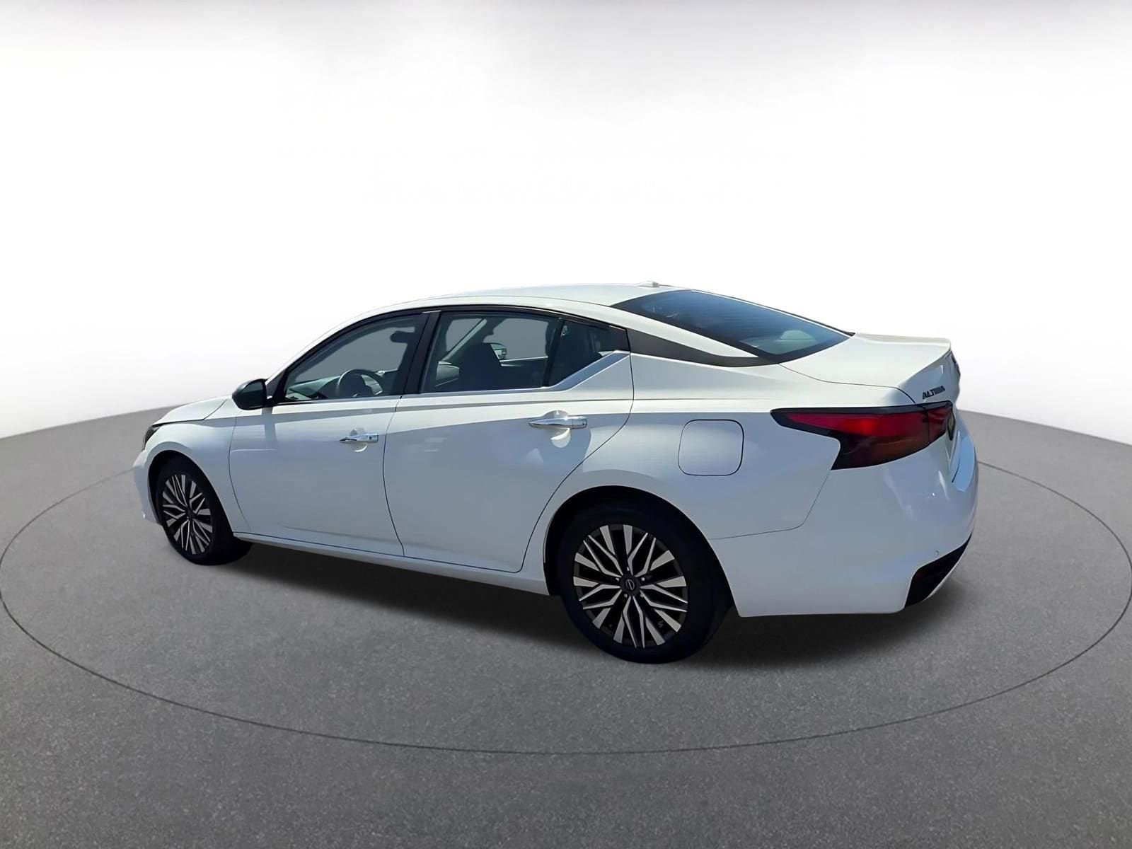 Thumbnail: 2025 Nissan Altima - 10