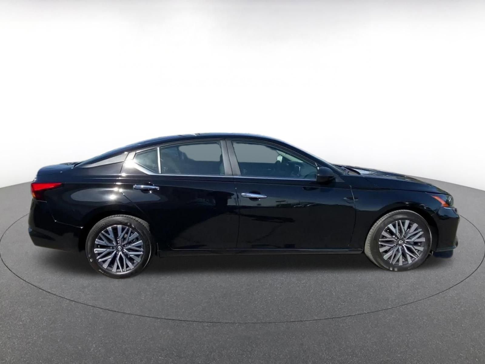 Thumbnail: 2025 Nissan Altima - 16