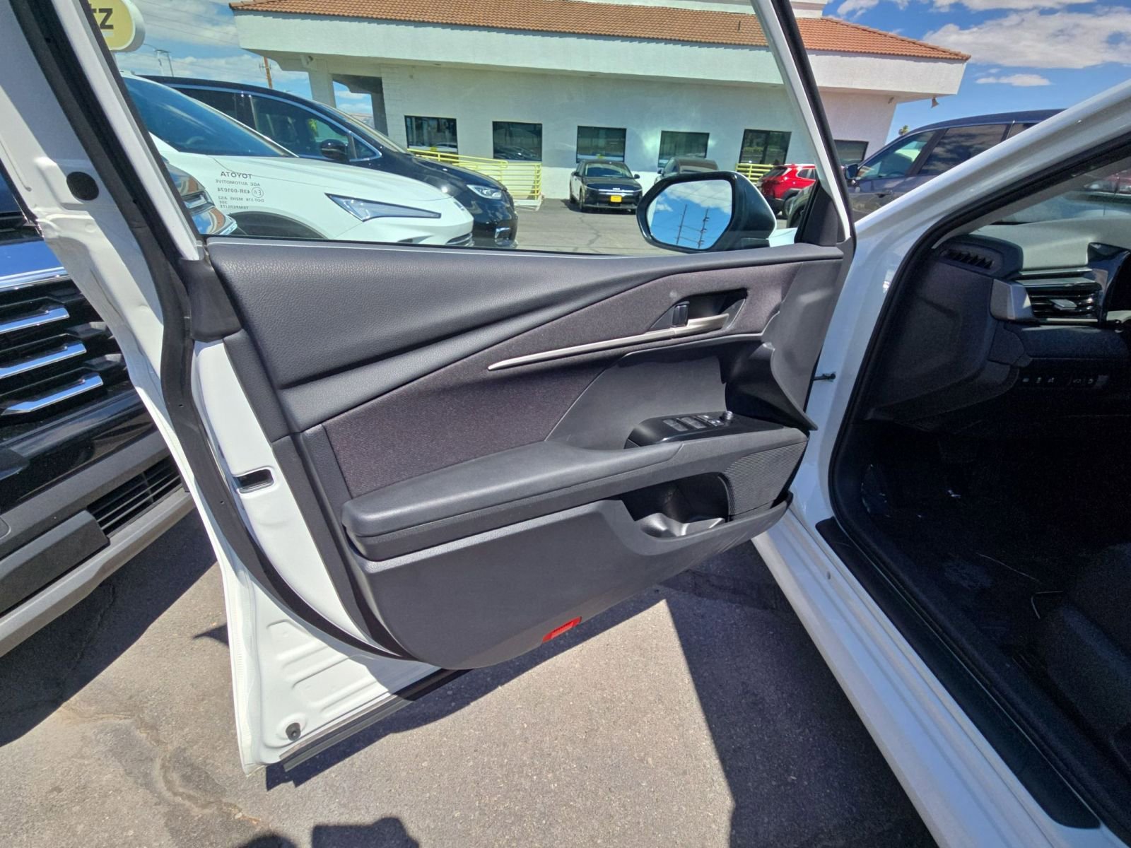 Thumbnail: 2025 Toyota Camry - 32