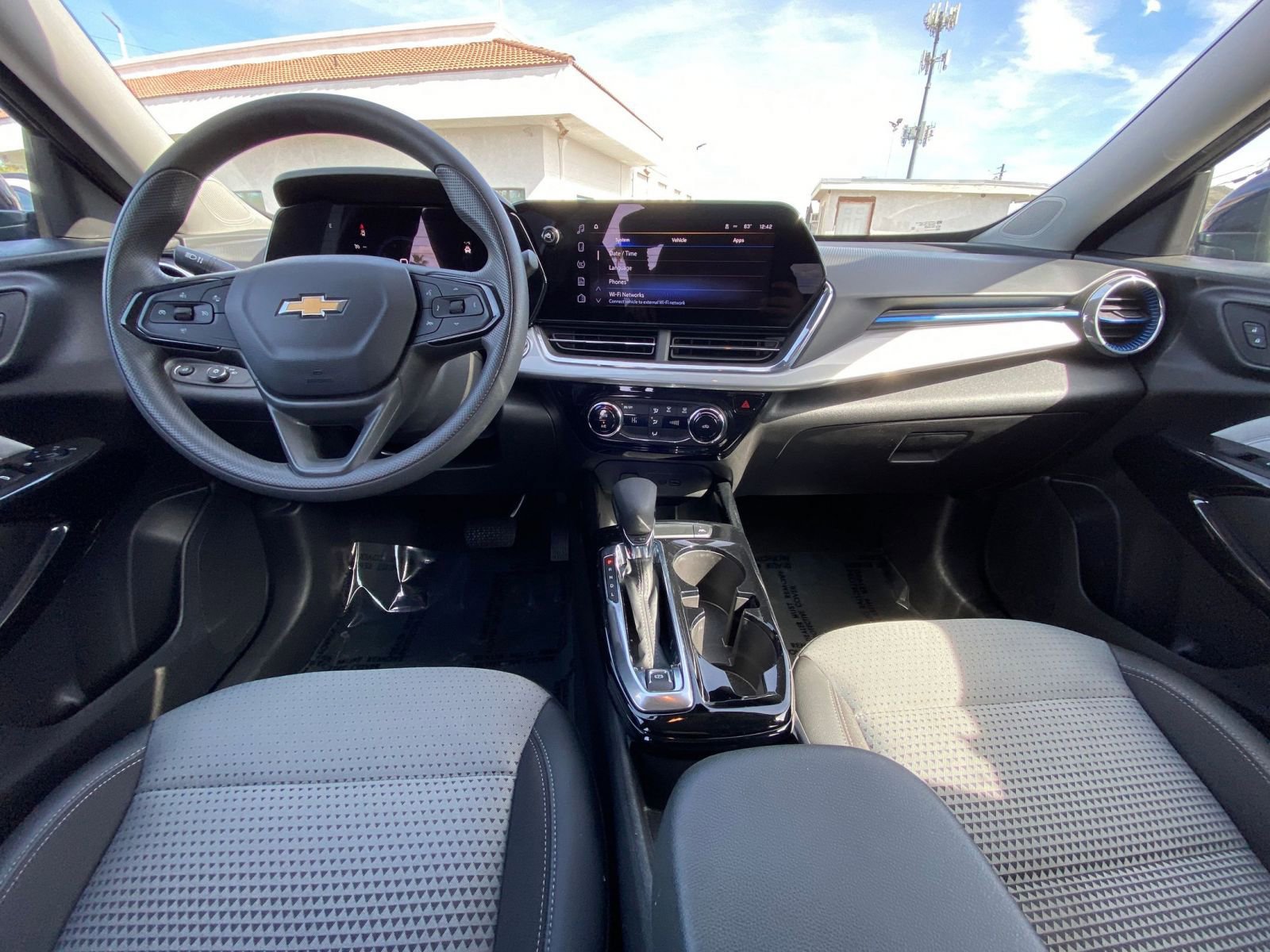 Thumbnail: 2025 Chevrolet Trax - 32