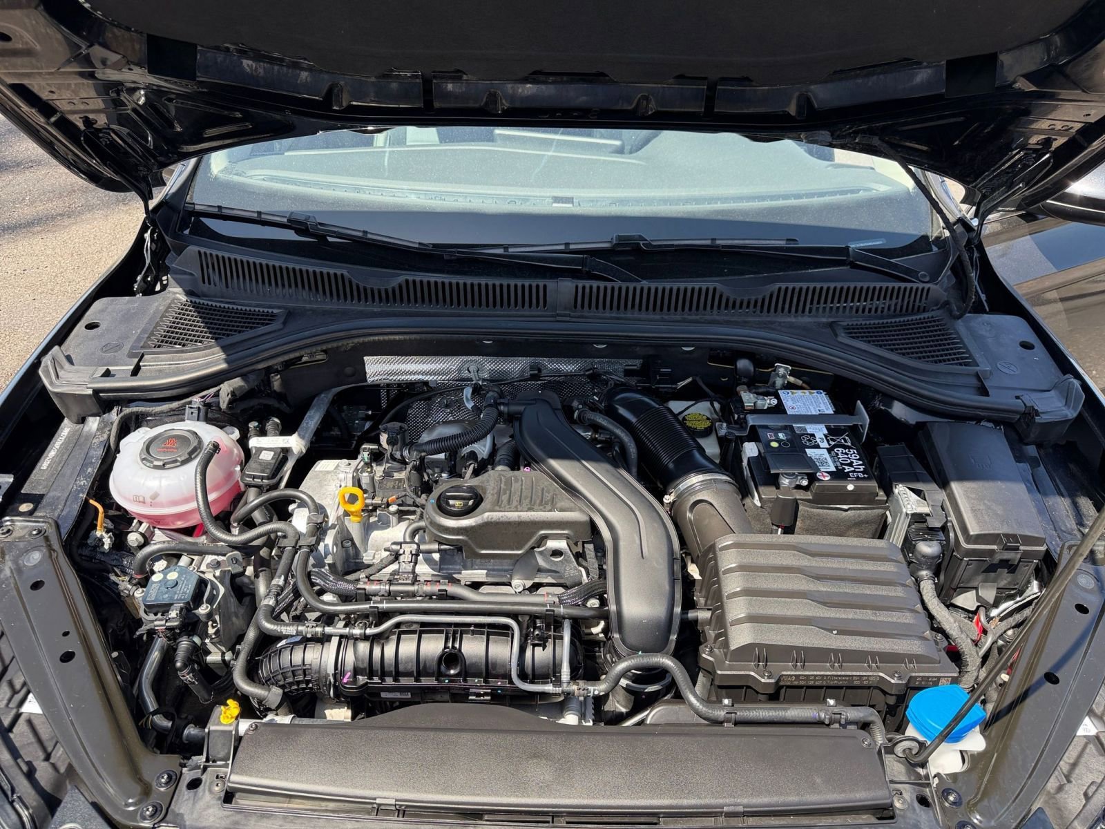 Thumbnail: 2025 Volkswagen Jetta - 33