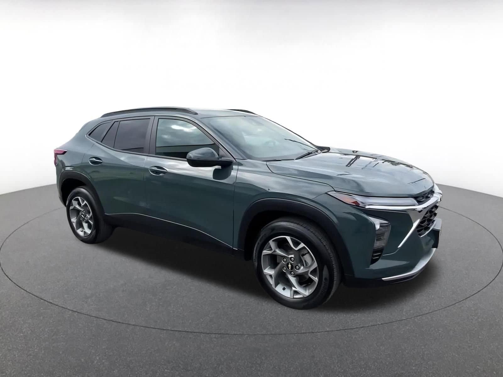 Thumbnail: 2025 Chevrolet Trax - 2