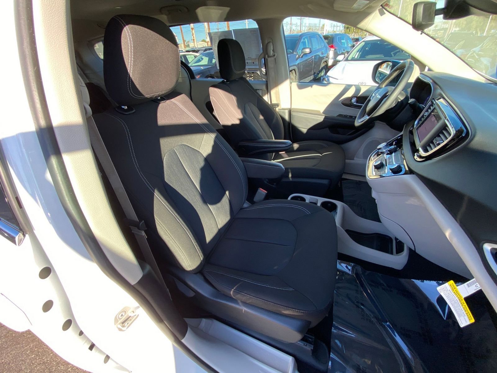 Thumbnail: 2024 Chrysler Voyager - 28