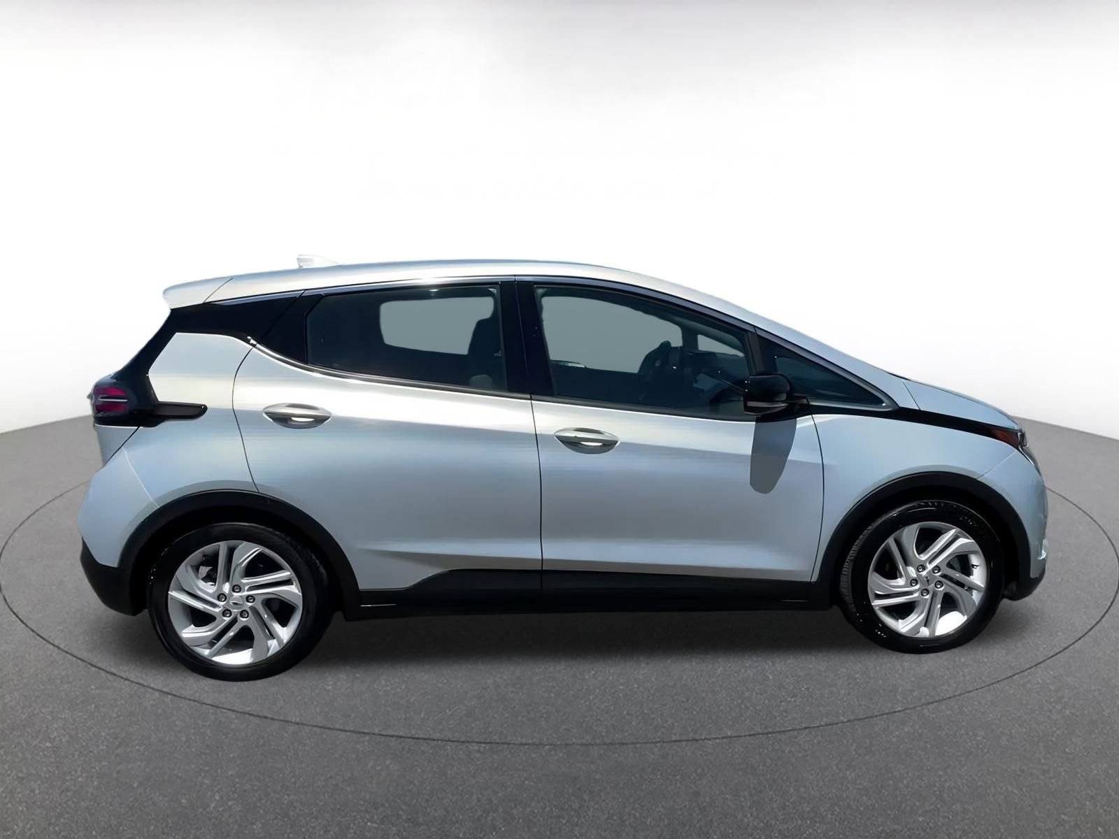 Thumbnail: 2023 Chevrolet Bolt EV - 16