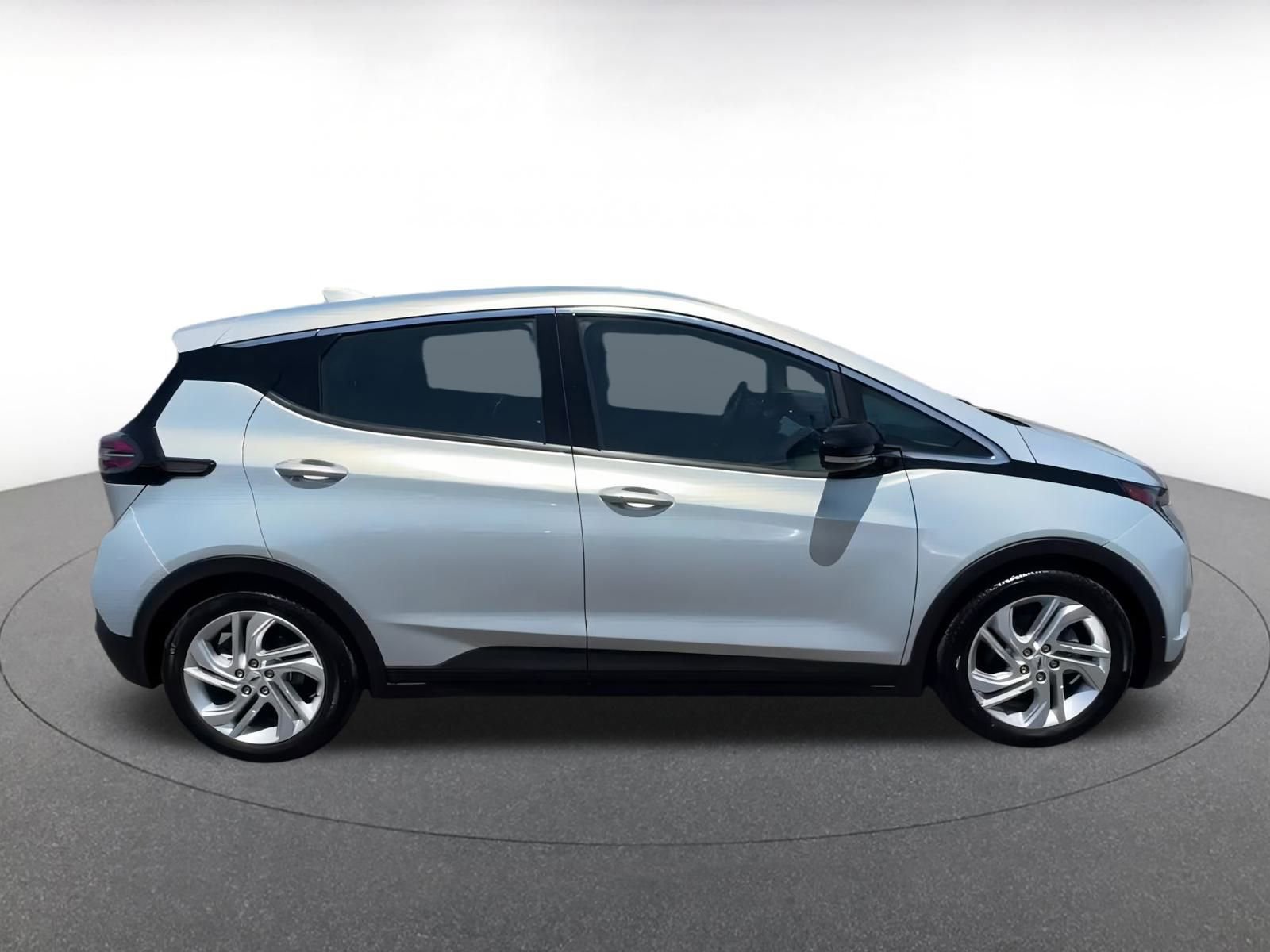 Thumbnail: 2023 Chevrolet Bolt EV - 16