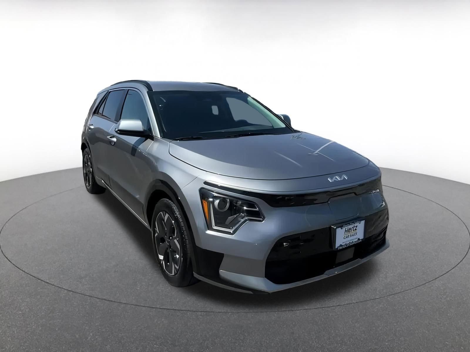 Thumbnail: 2023 Kia Niro - 3