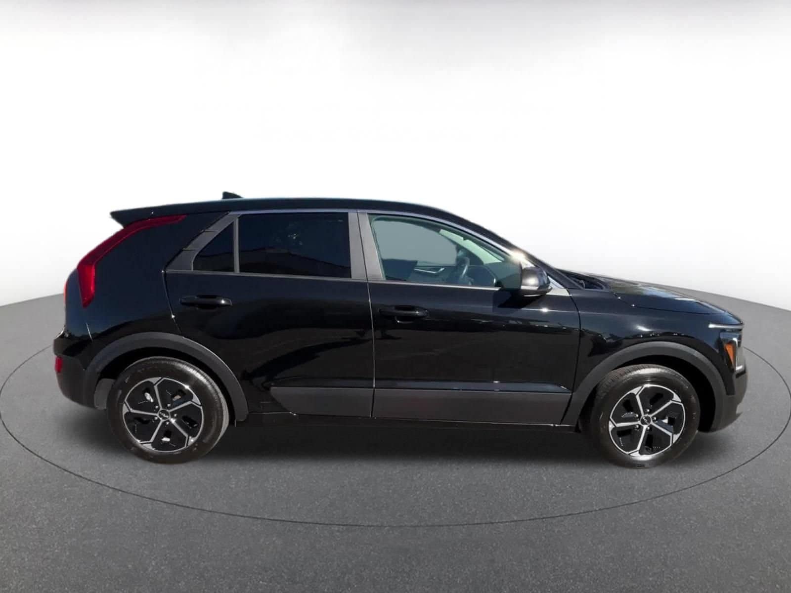 Thumbnail: 2026 Kia Niro - 16