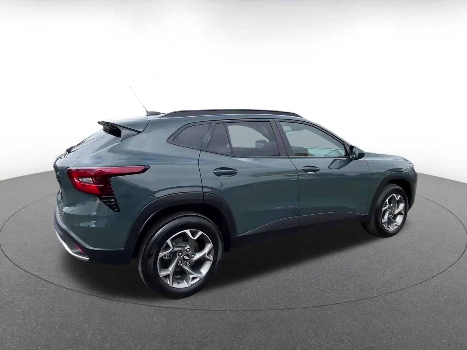 Thumbnail: 2025 Chevrolet Trax - 15