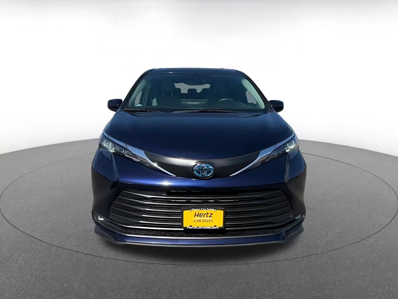 Thumbnail: 2025 Toyota Sienna - 4