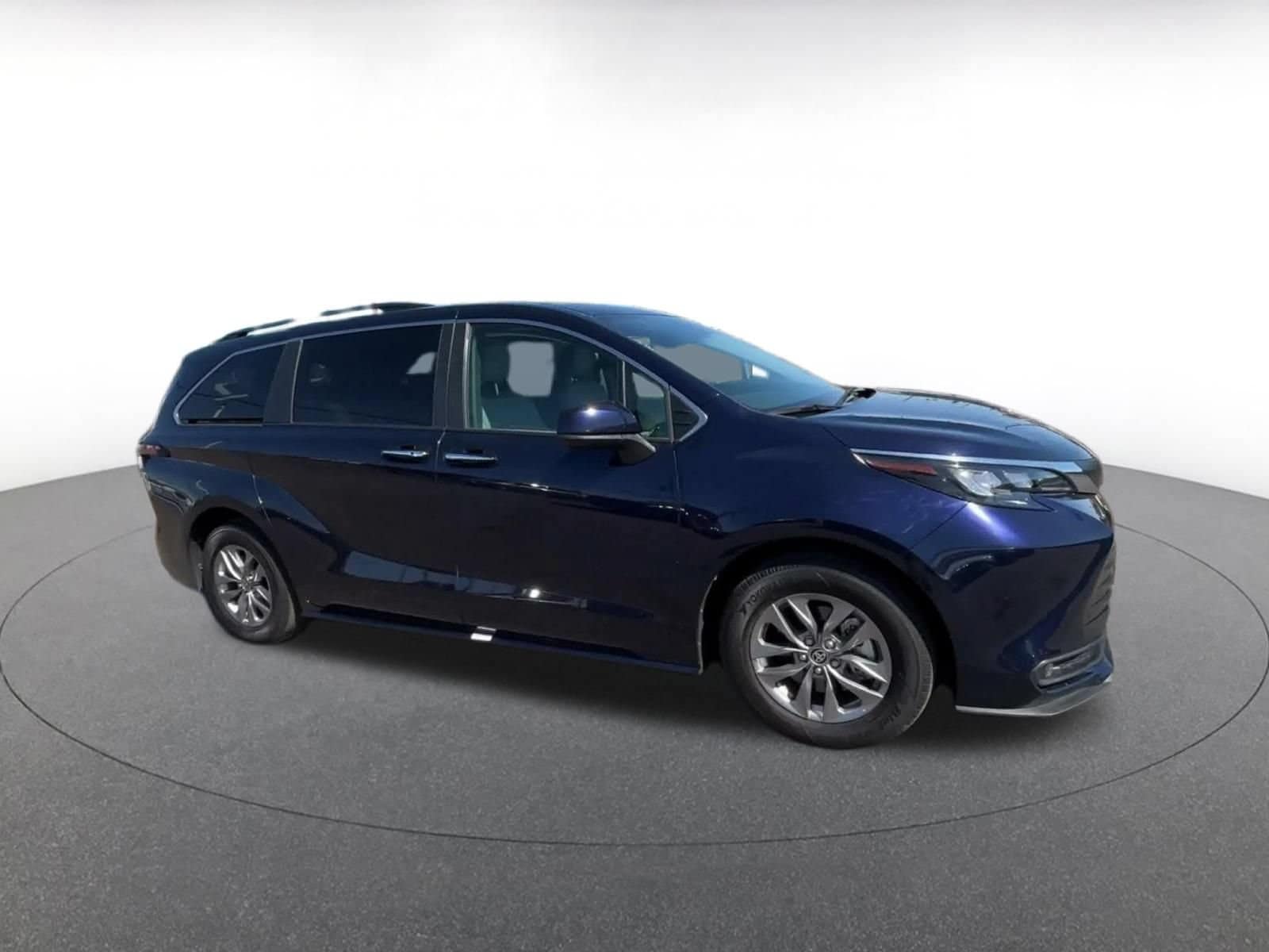 Thumbnail: 2025 Toyota Sienna - 2