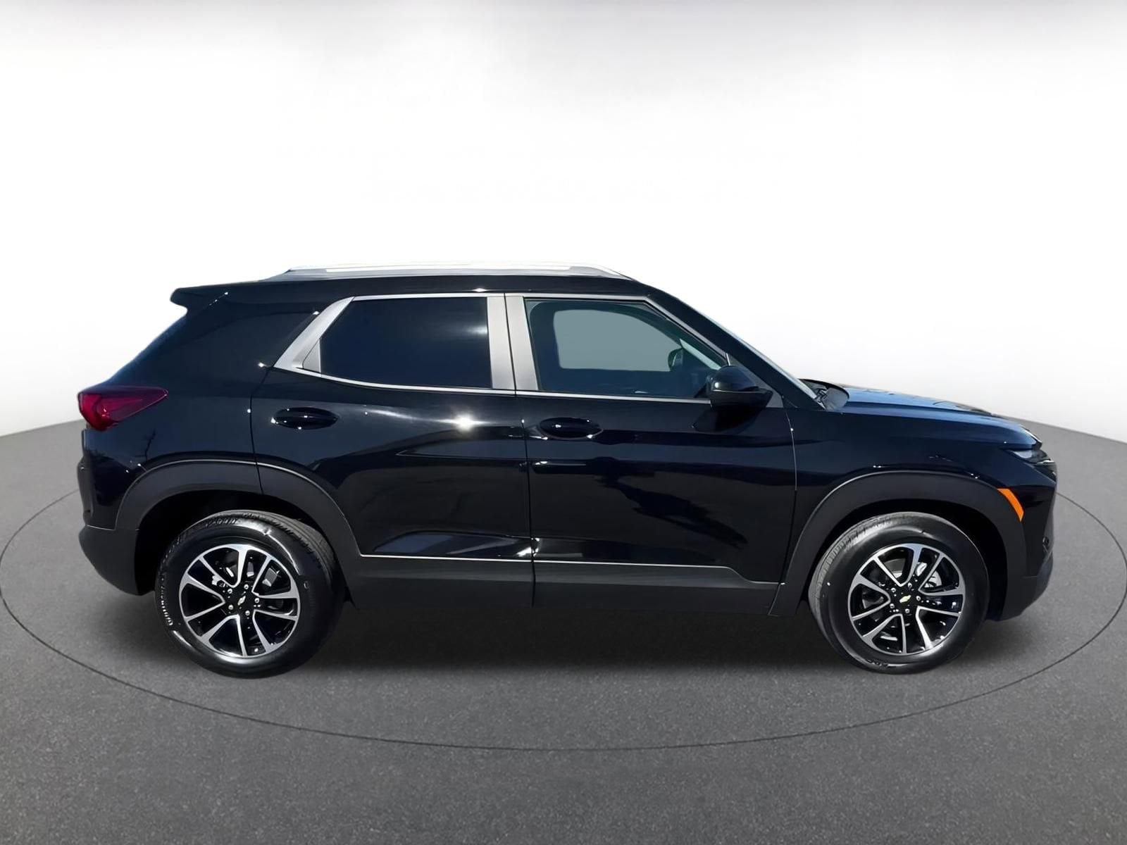 Thumbnail: 2025 Chevrolet TrailBlazer - 16