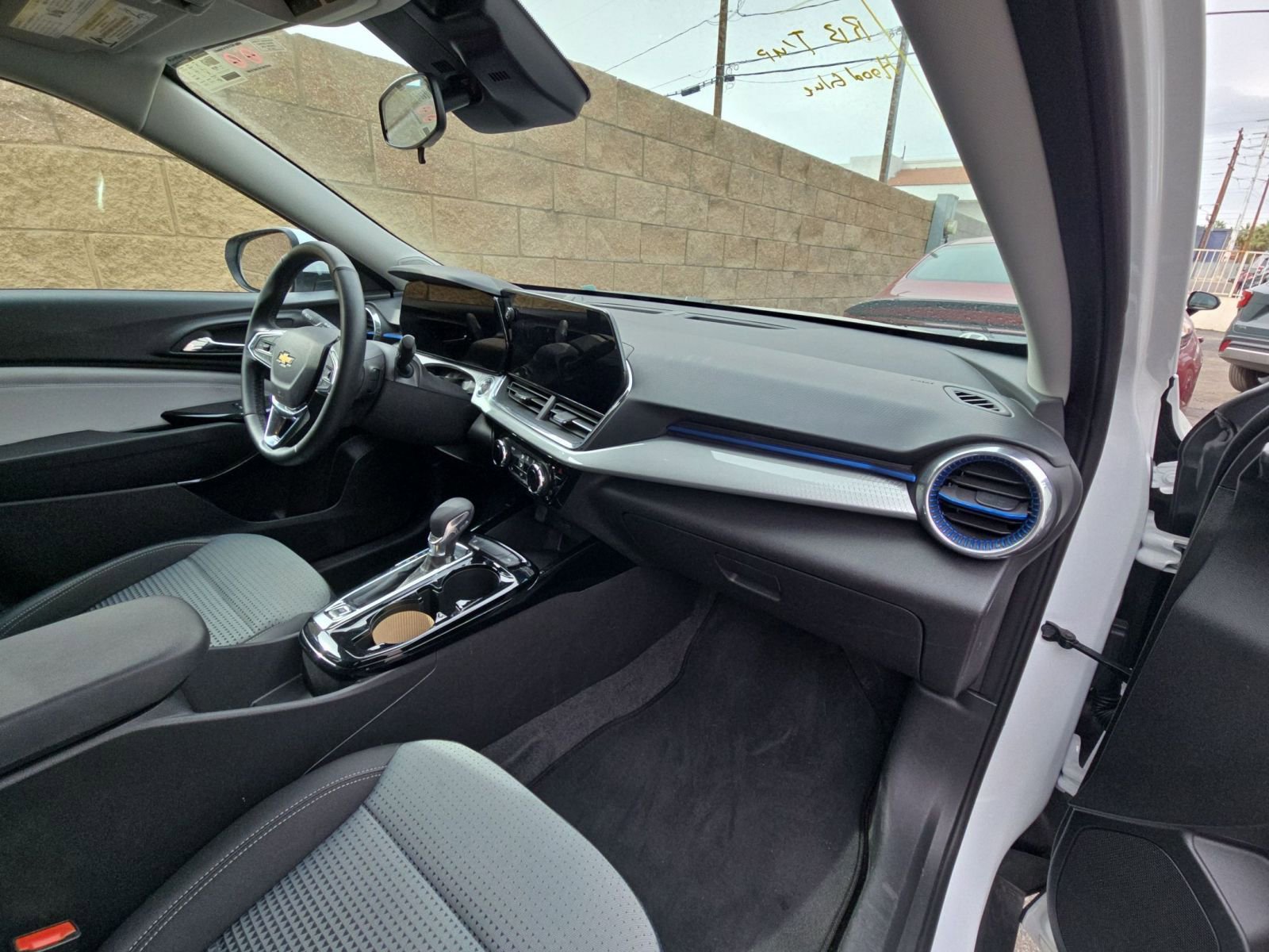 Thumbnail: 2025 Chevrolet Trax - 10