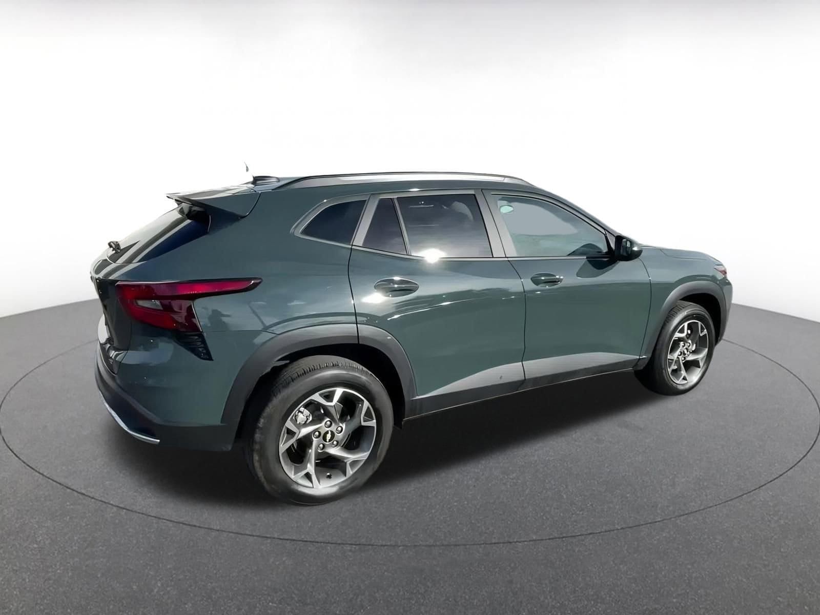 Thumbnail: 2025 Chevrolet Trax - 15