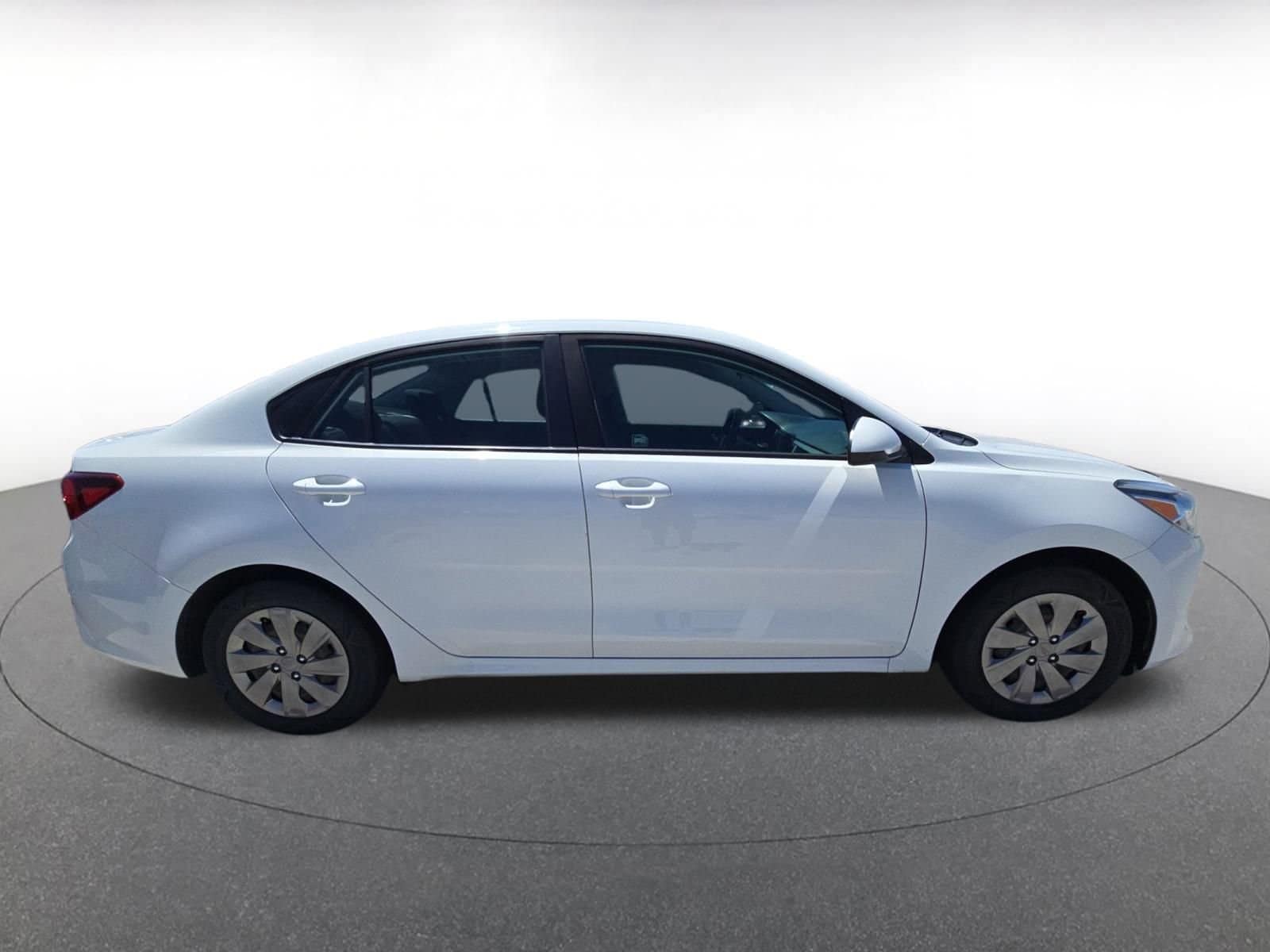 Thumbnail: 2019 Kia Rio - 8