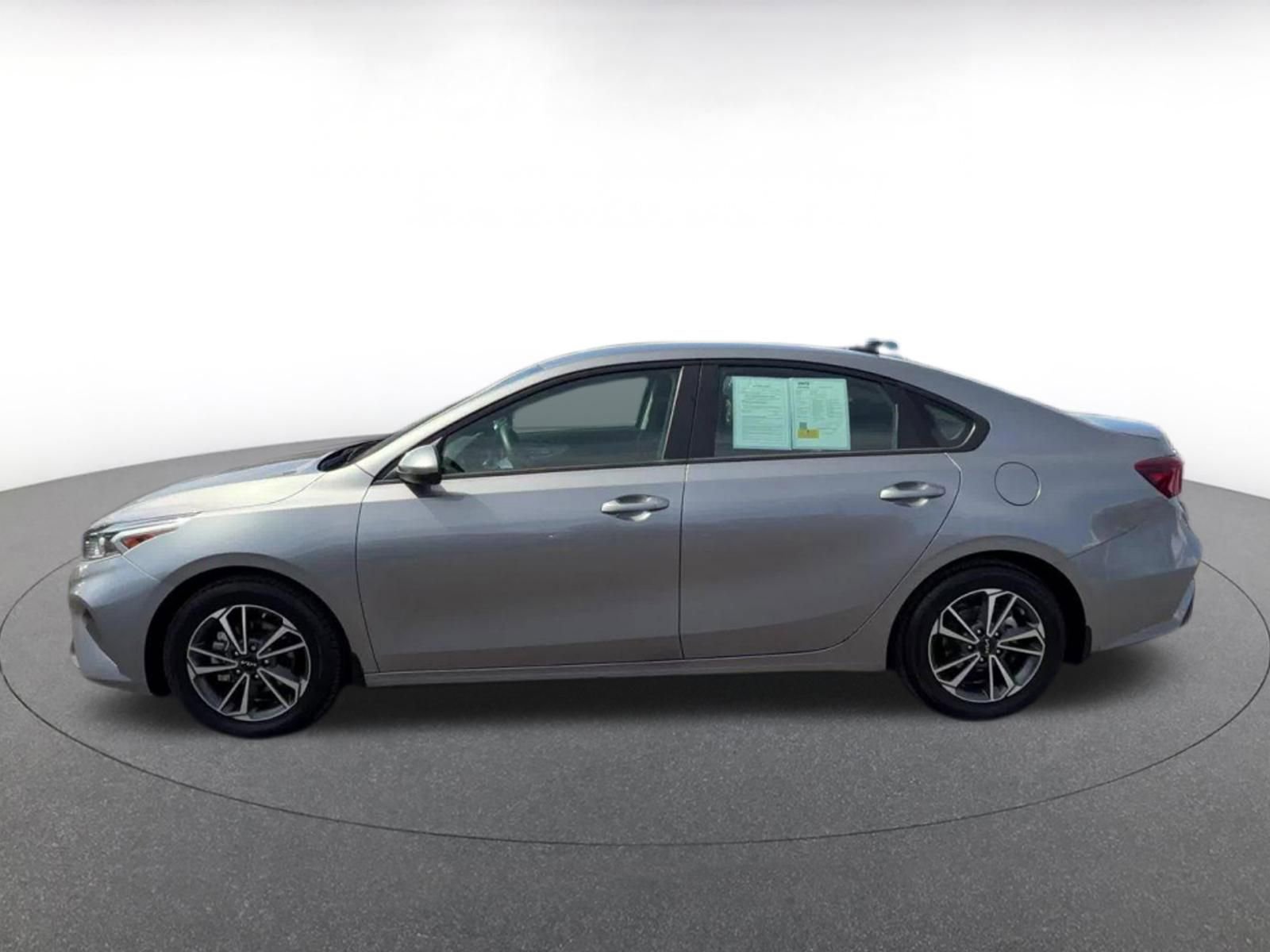 Thumbnail: 2023 Kia Forte - 9