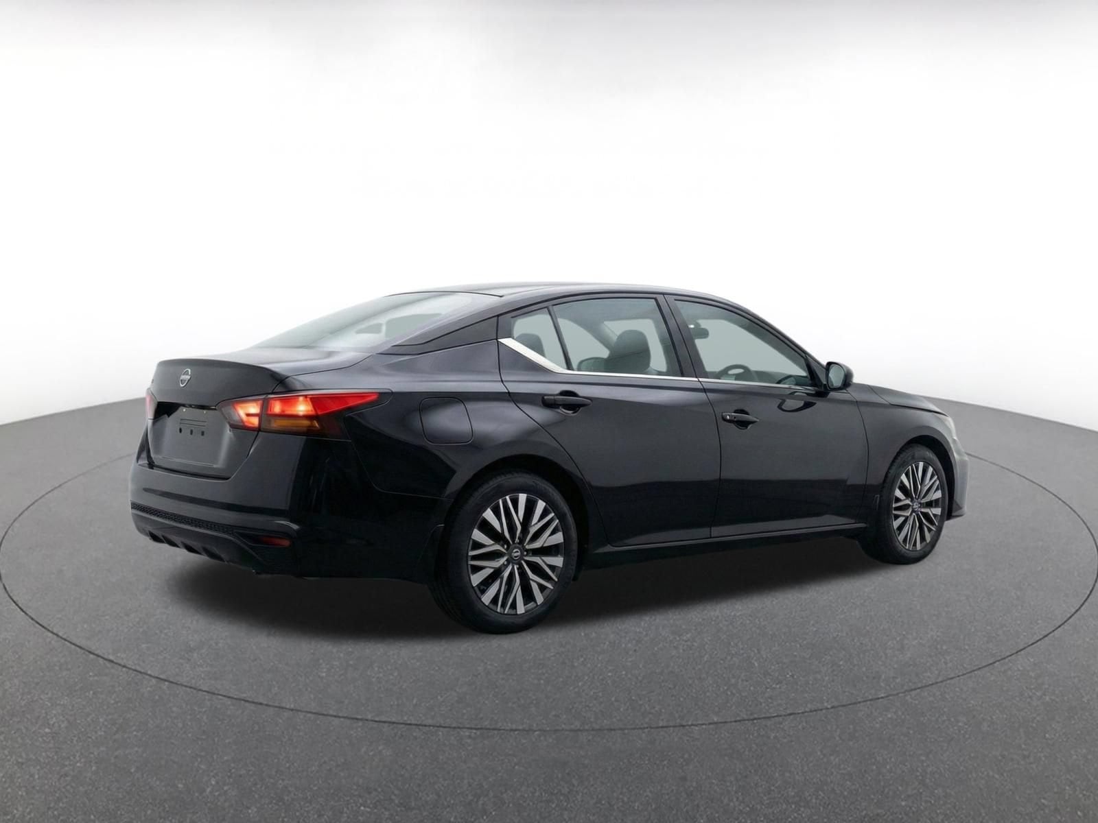 Thumbnail: 2025 Nissan Altima - 10