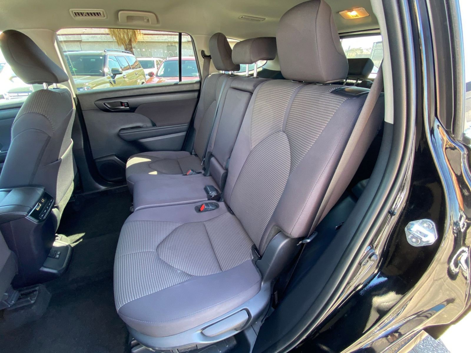 Thumbnail: 2025 Toyota Highlander - 27