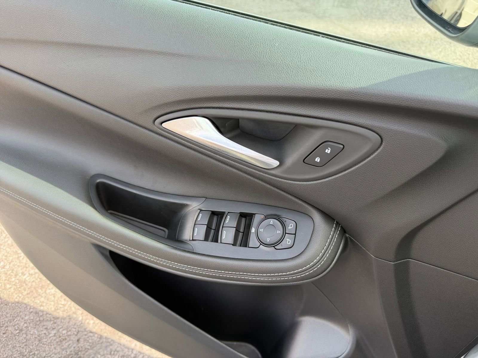 Thumbnail: 2025 Buick Encore GX - 18