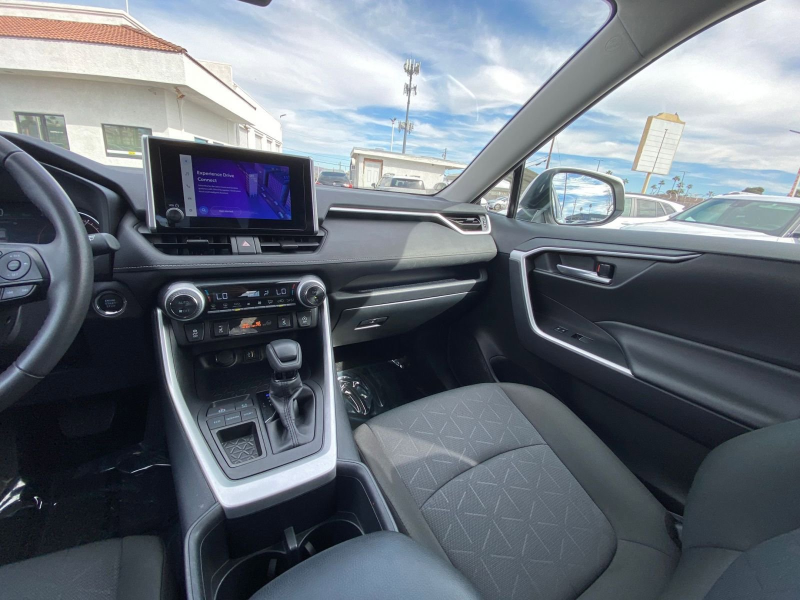 Thumbnail: 2025 Toyota RAV4 - 35