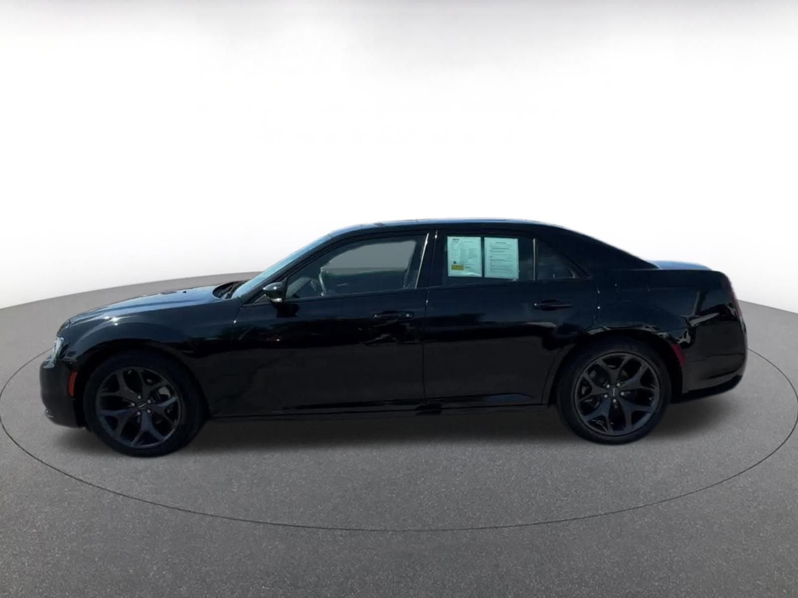 Thumbnail: 2022 Chrysler 300 - 8