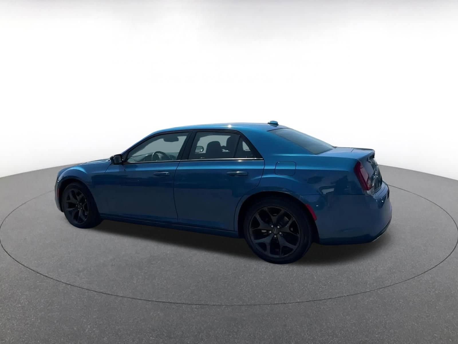 2022 Chrysler 300 Touring 10