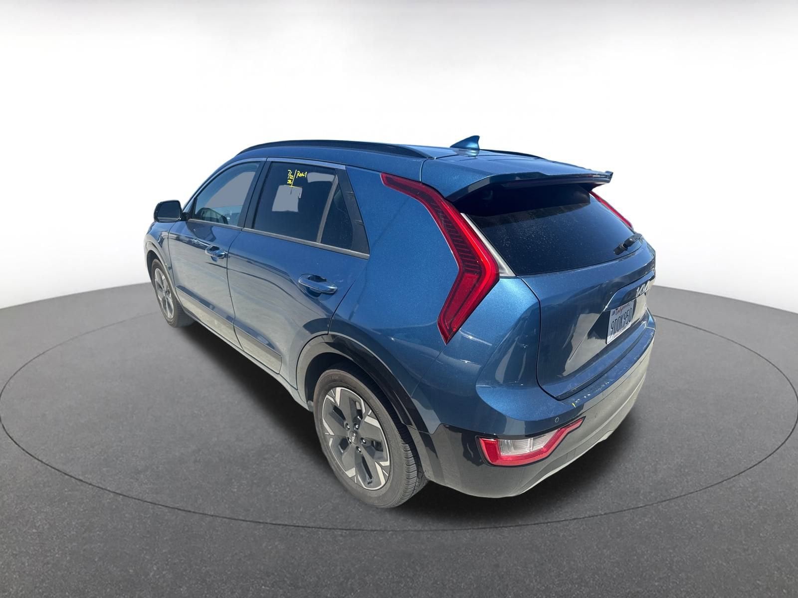 Thumbnail: 2023 Kia Niro - 4