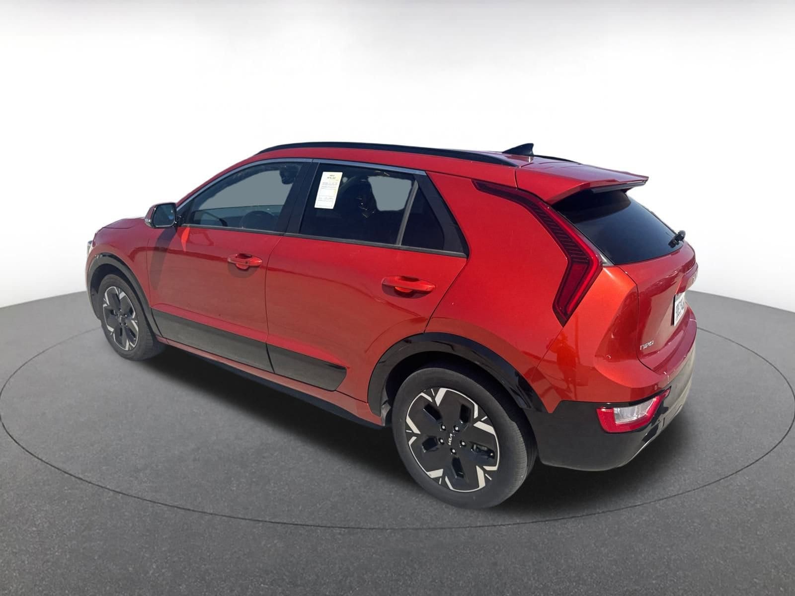 Thumbnail: 2023 Kia Niro - 4