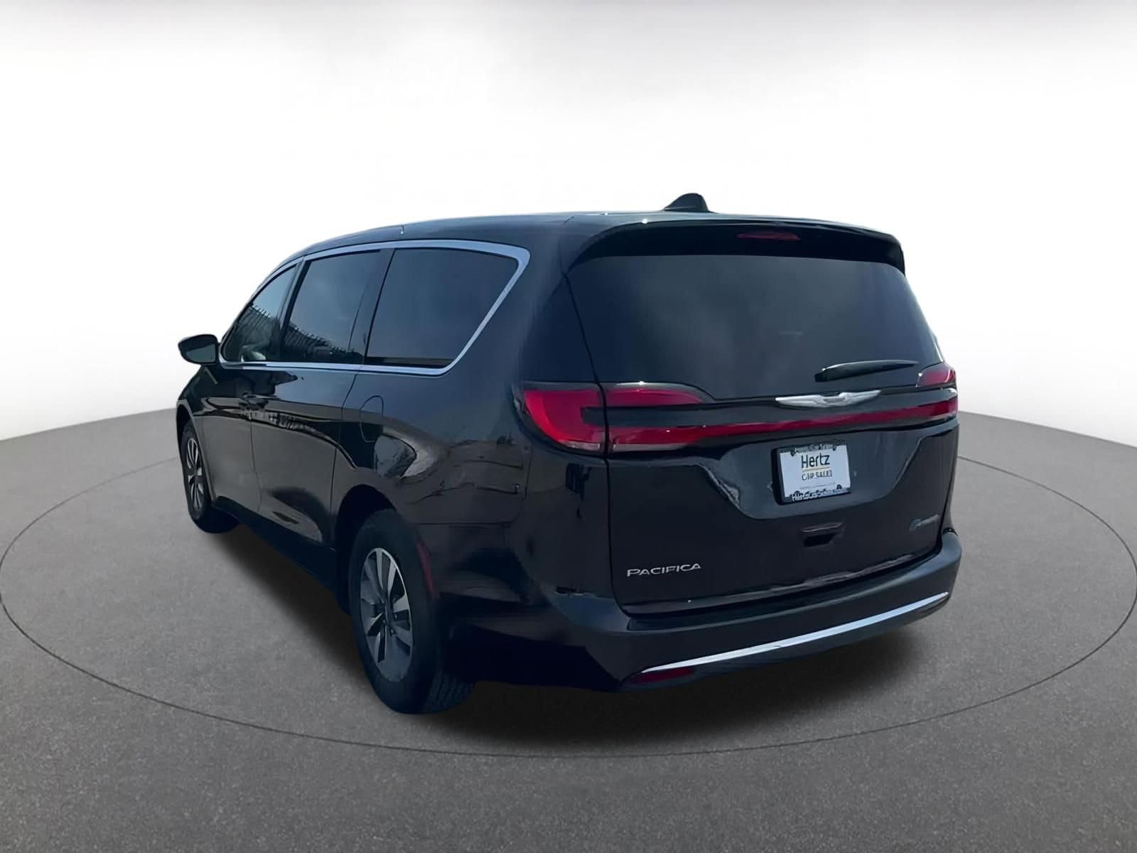 Thumbnail: 2023 Chrysler Pacifica - 11