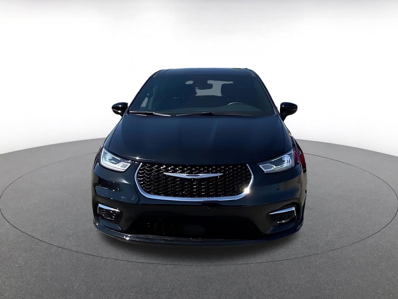 Thumbnail: 2025 Chrysler Pacifica - 4