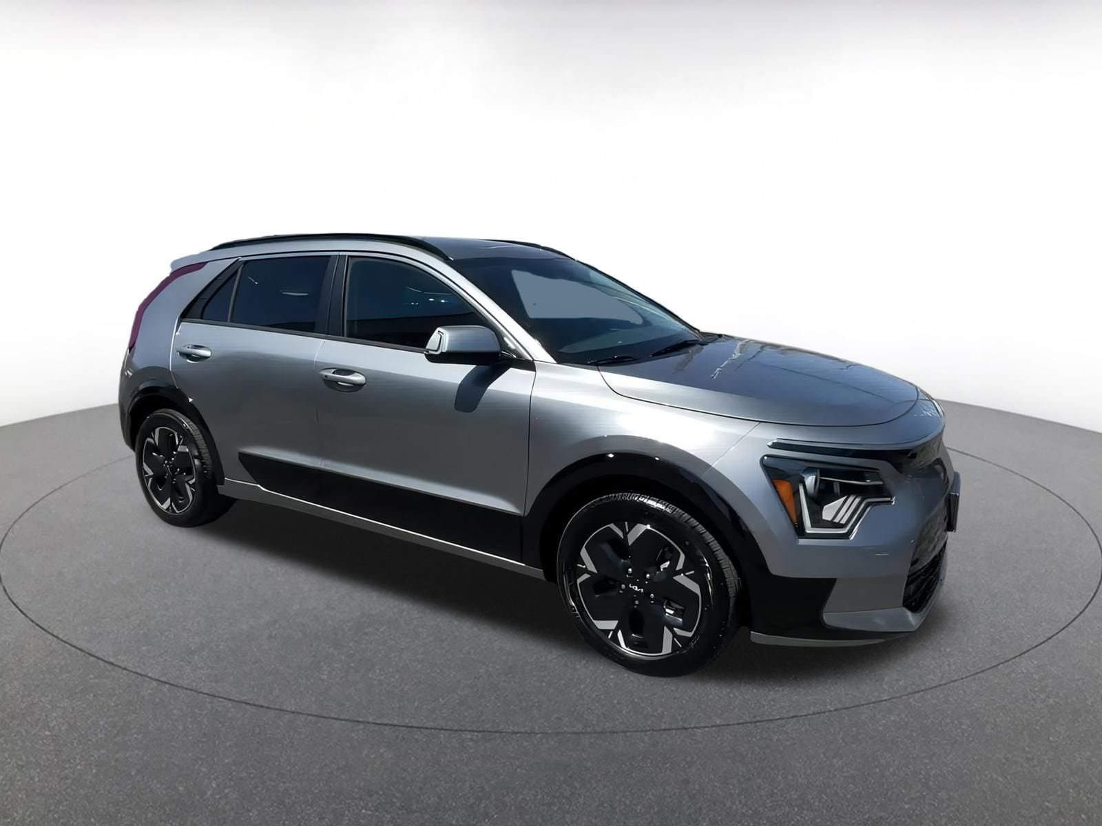 Thumbnail: 2023 Kia Niro - 2