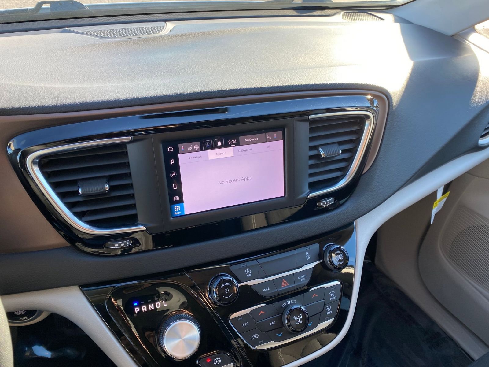 Thumbnail: 2024 Chrysler Voyager - 20