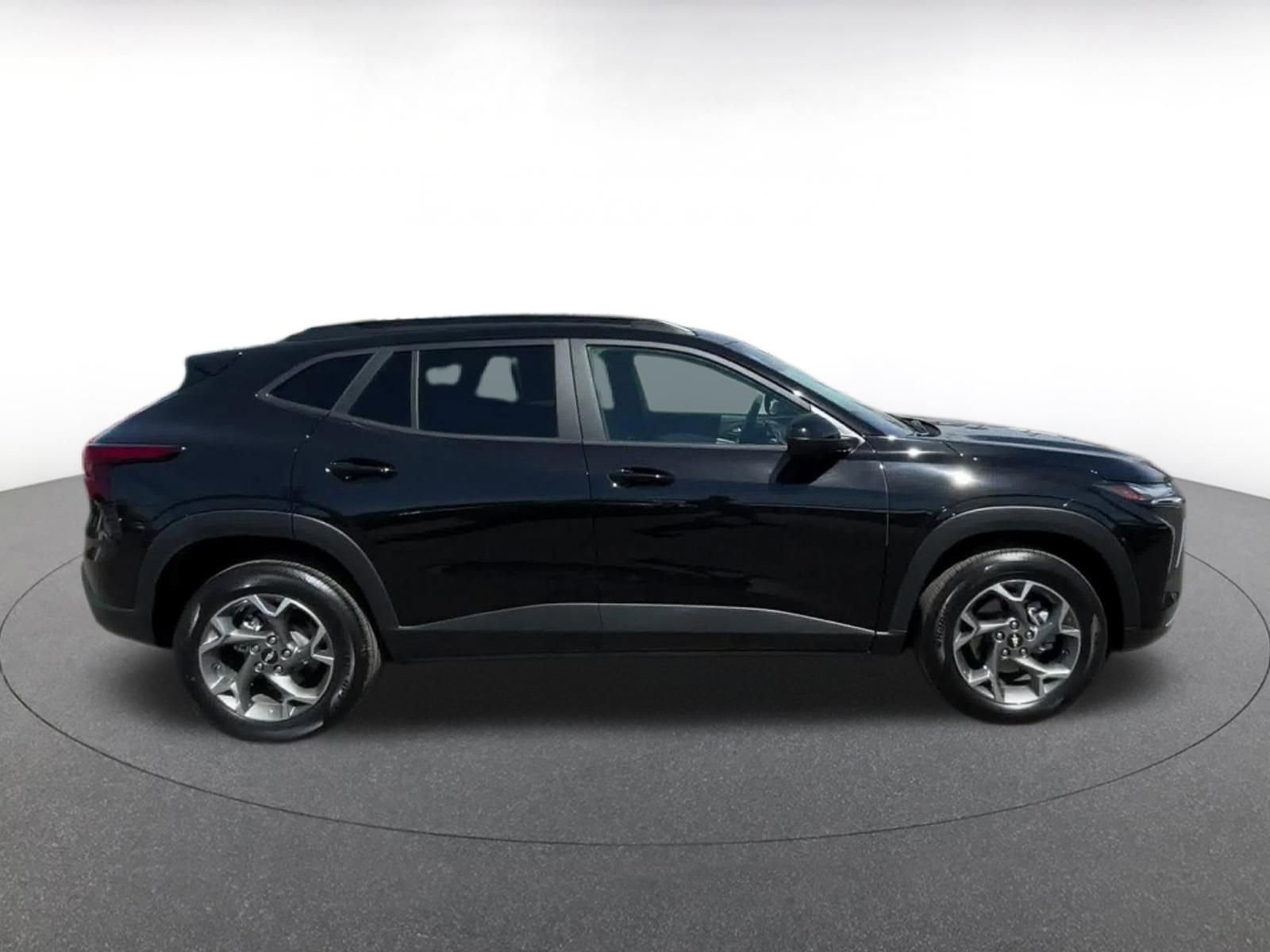 Thumbnail: 2025 Chevrolet Trax - 16