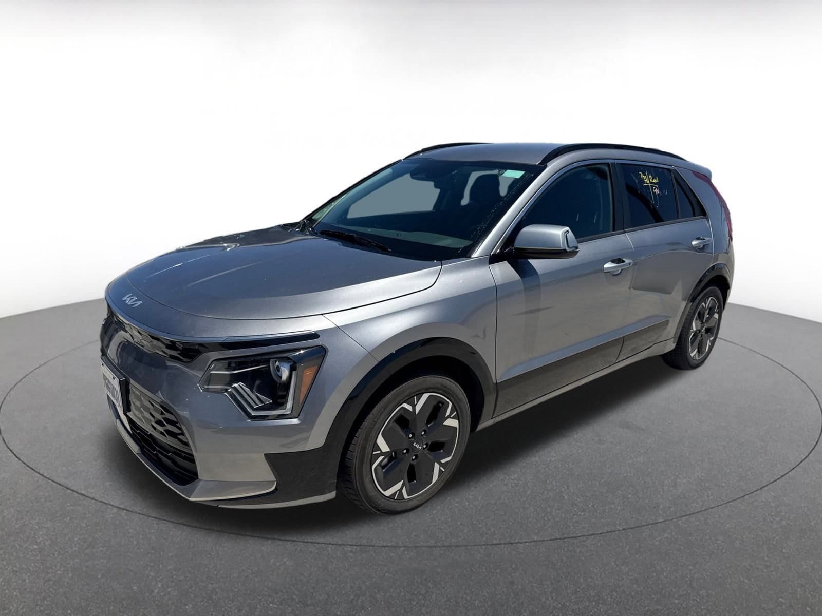Thumbnail: 2023 Kia Niro - 3