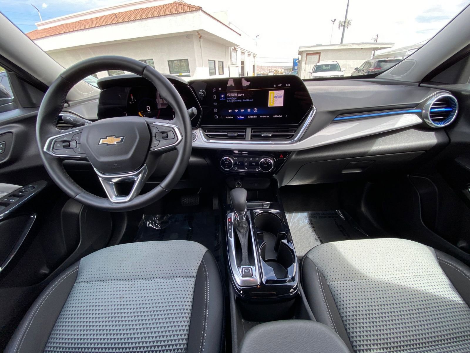 Thumbnail: 2025 Chevrolet Trax - 32