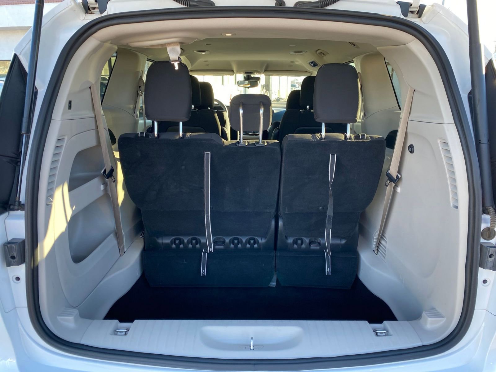 Thumbnail: 2024 Chrysler Voyager - 33