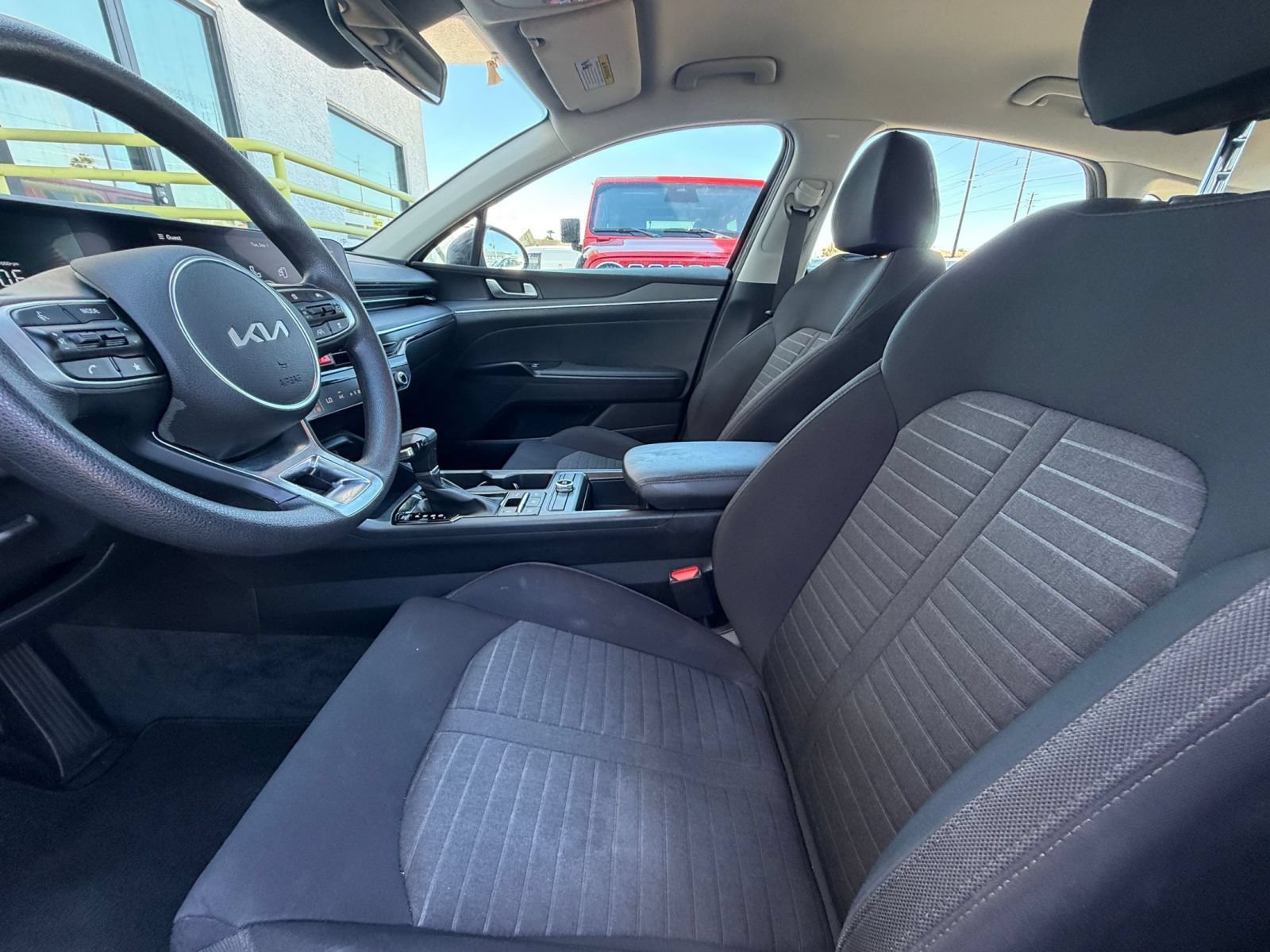 Thumbnail: 2025 Kia K5 - 25