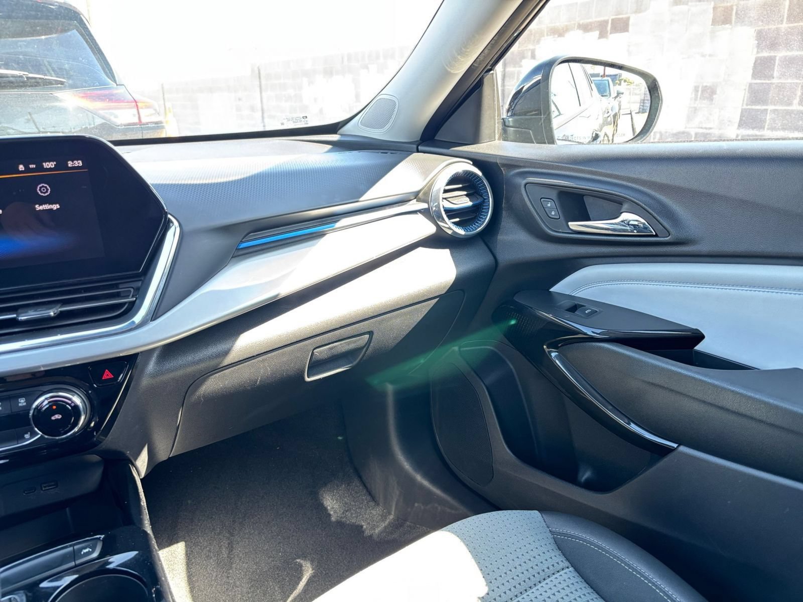 Thumbnail: 2025 Chevrolet Trax - 33