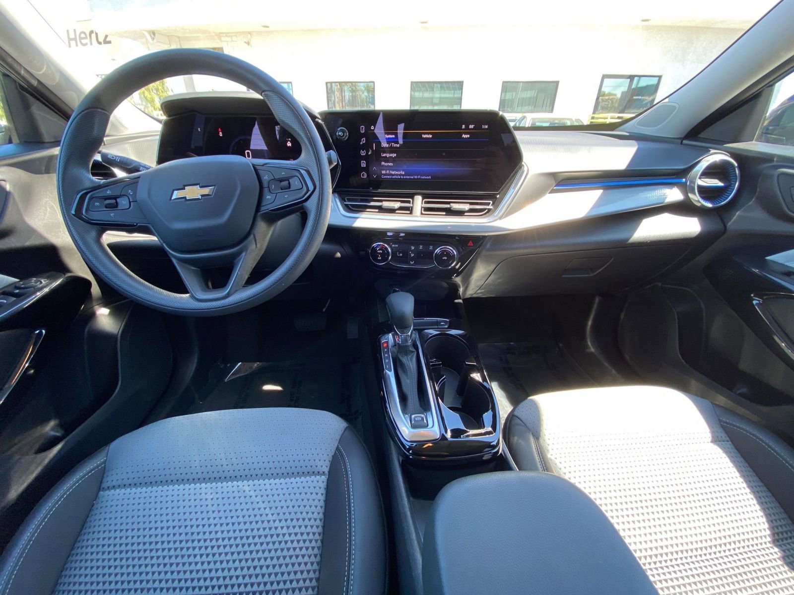 Thumbnail: 2025 Chevrolet Trax - 32