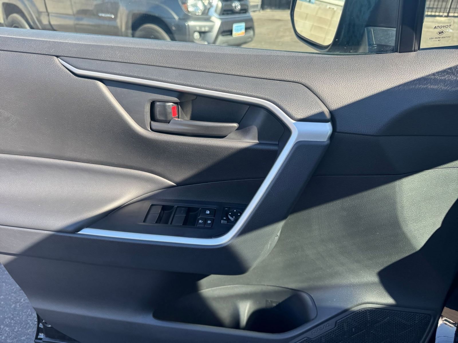 Thumbnail: 2025 Toyota RAV4 - 20