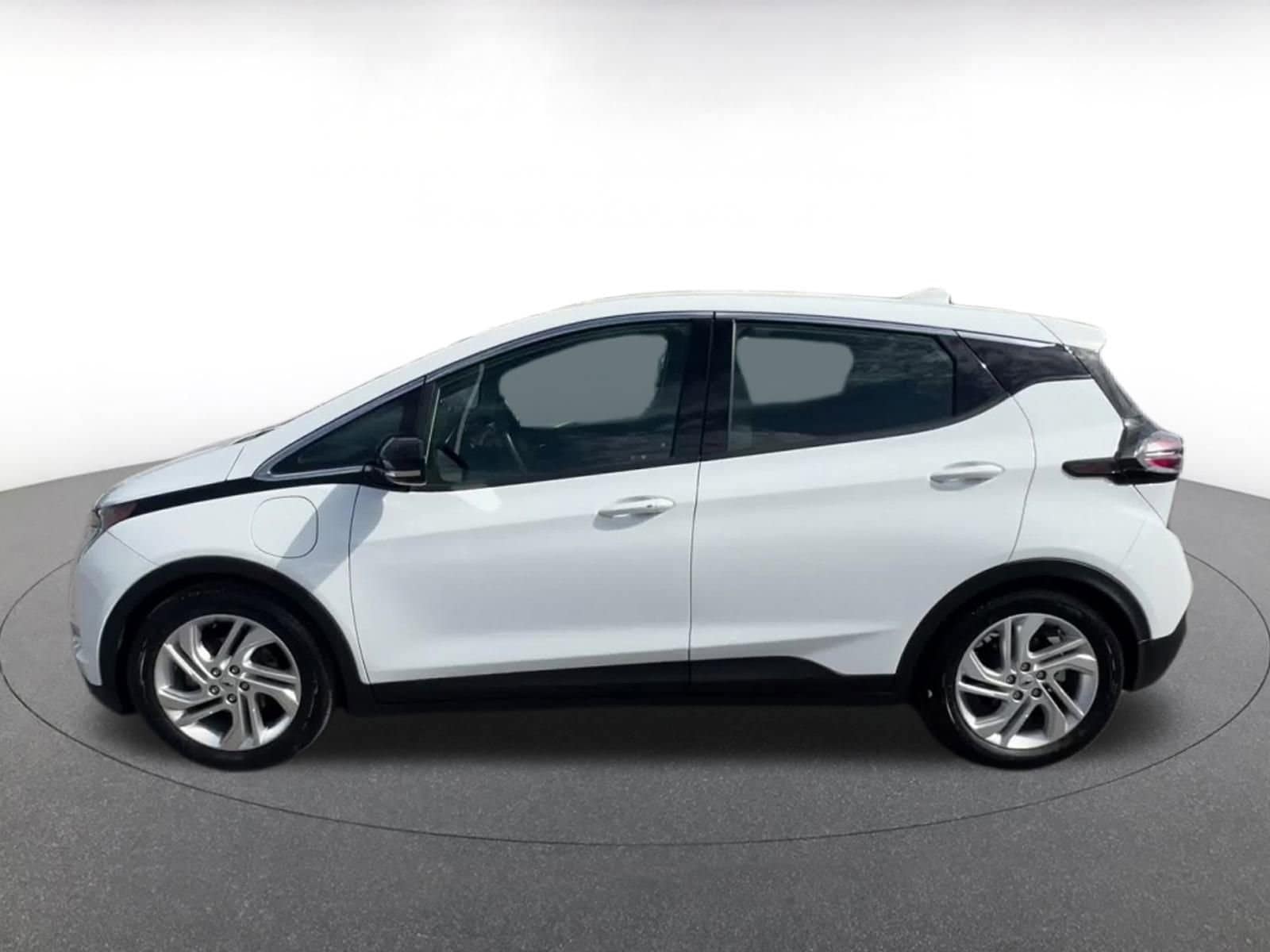 Thumbnail: 2023 Chevrolet Bolt EV - 9